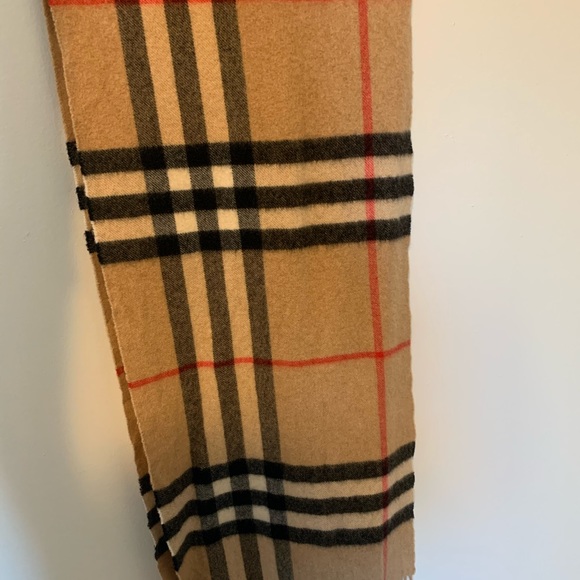 Classic check Burberry Scarf 100% Cashmere - Picture 2 of 5
